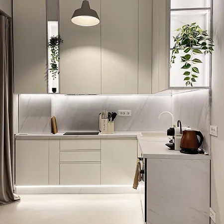 Qult - Aventus * Bucureşti