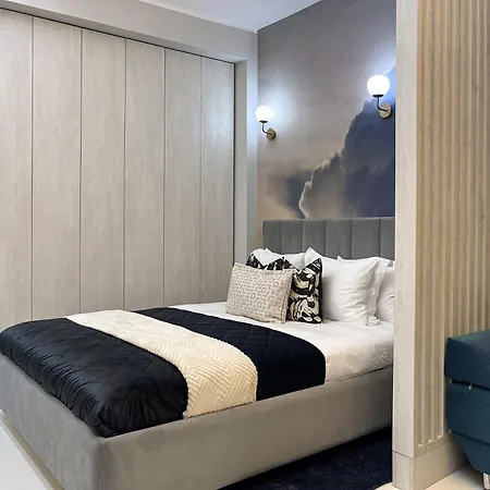 Qult - Aventus * Bucureşti
