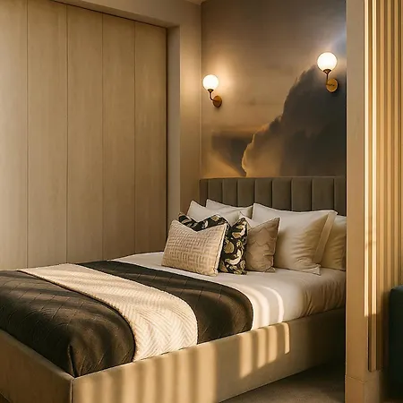 Qult - Aventus * Bucureşti